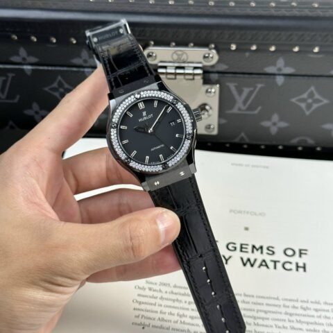Hublot Classic Fusion Ceramic Replica Watch With Stone Swarovski Refined 42mm - Đồng Hồ Replica 1:1