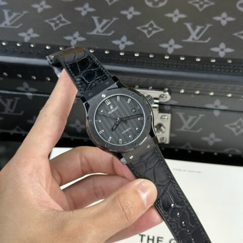 Hublot Classic Fusion Replica Watch Refined Ceramic Carbon Dial 42mm - Đồng Hồ Replica 1:1